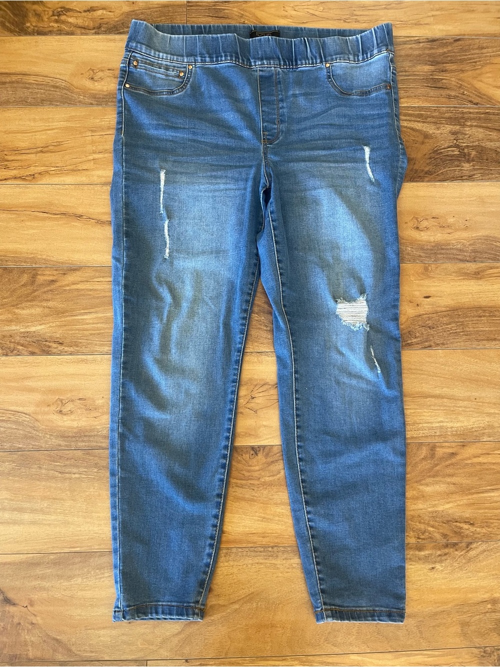 Distressed Jeans - Size 12/31